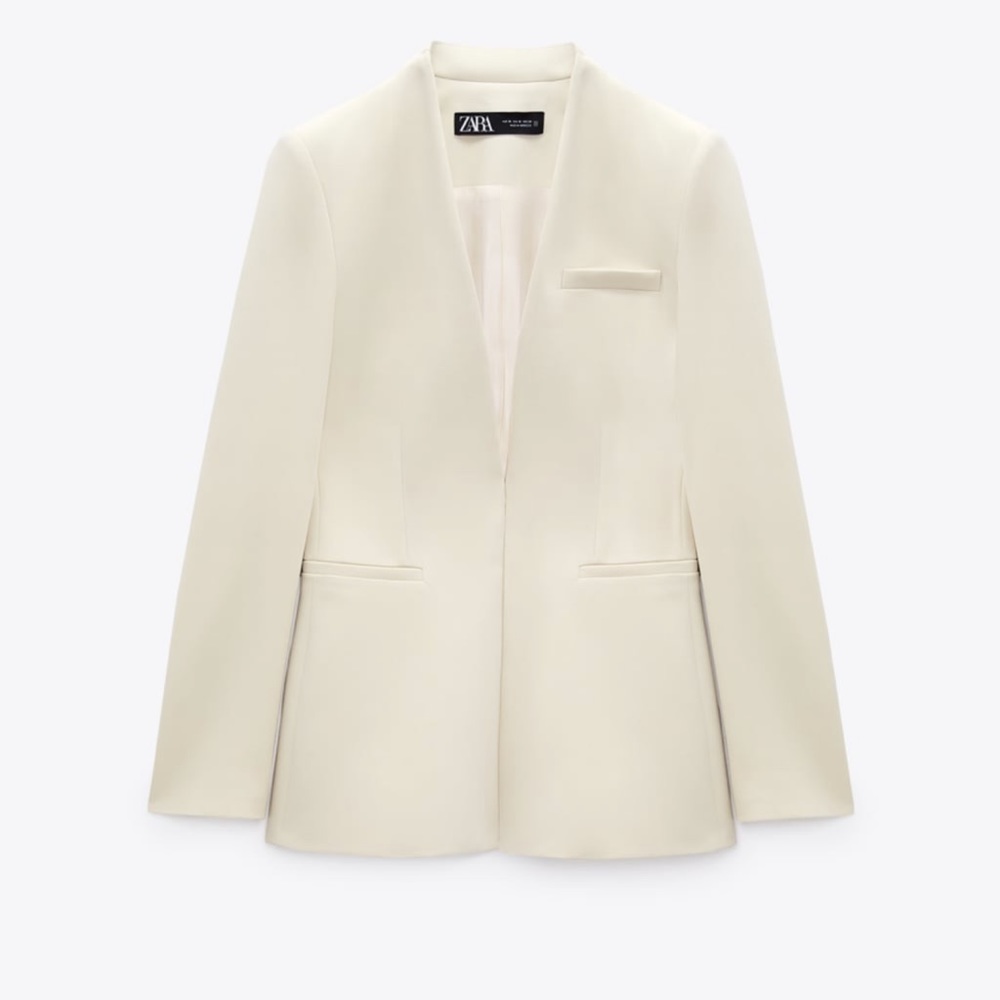LAPELLESS FITTED BLAZER
ECRU